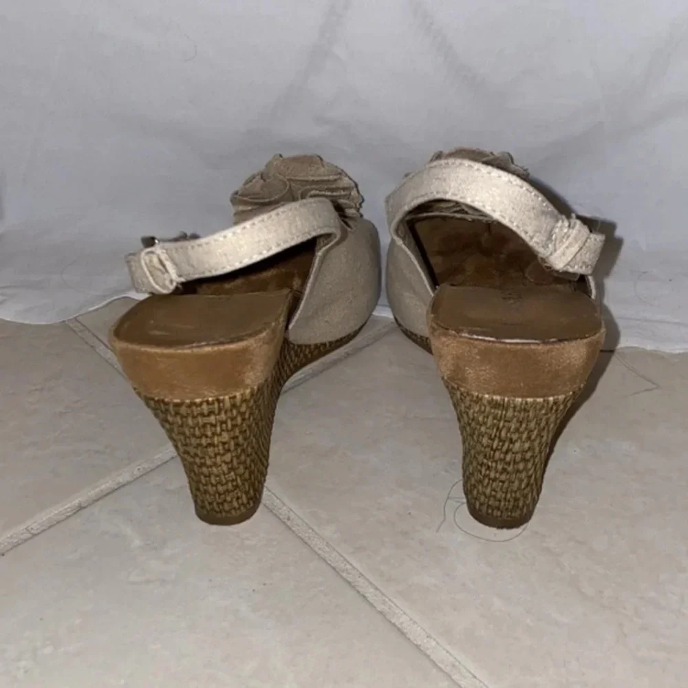 Aerosoles‎ flower espadrille heel